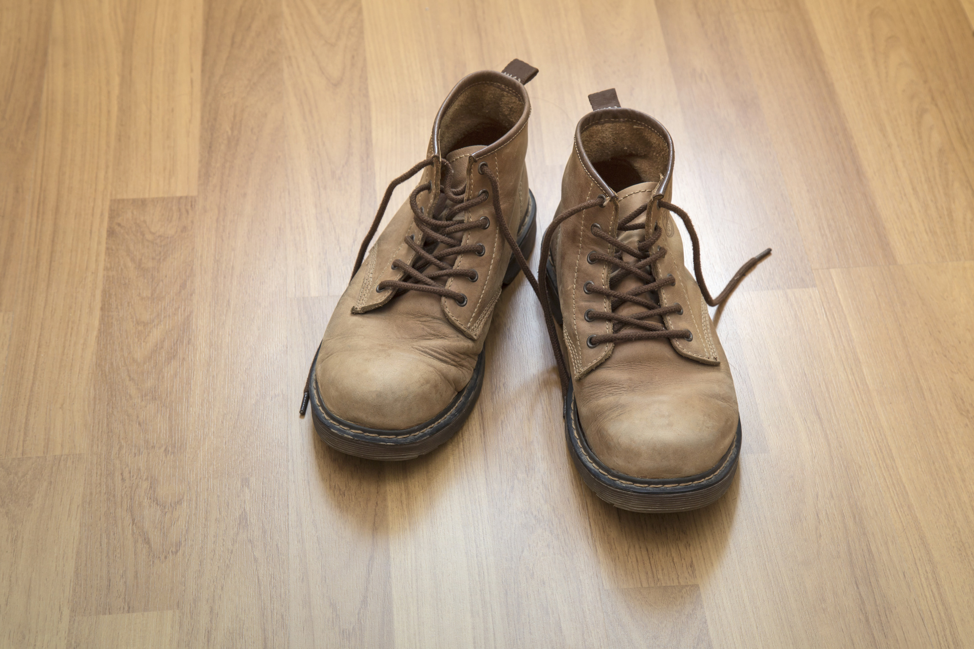 8 Hardwood Floor Trends All Interior Designers Need to Be Aware of in